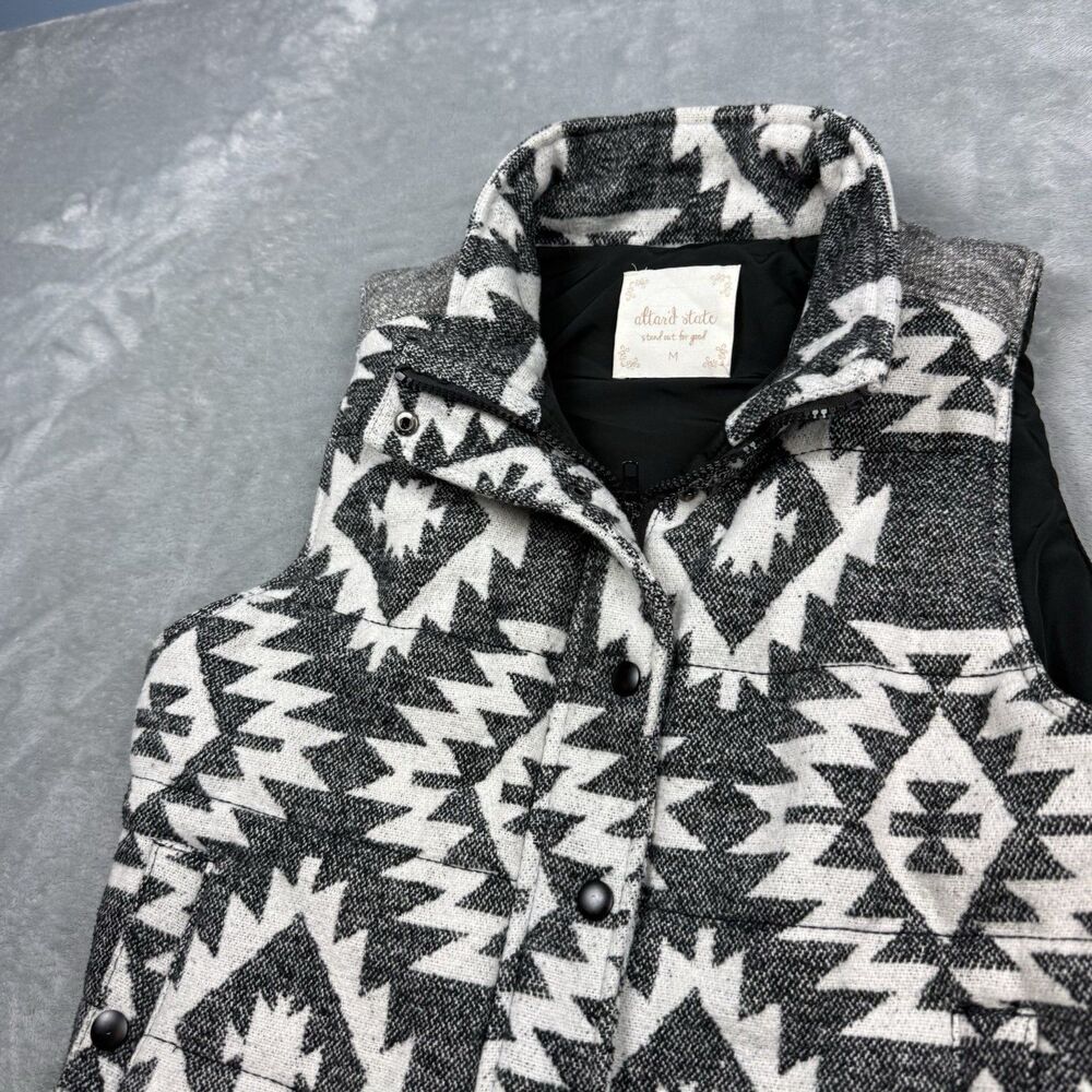Altar'd State Womens Medium Black White Aztec Southwestern Quilted Vest - Picture 5 of 7